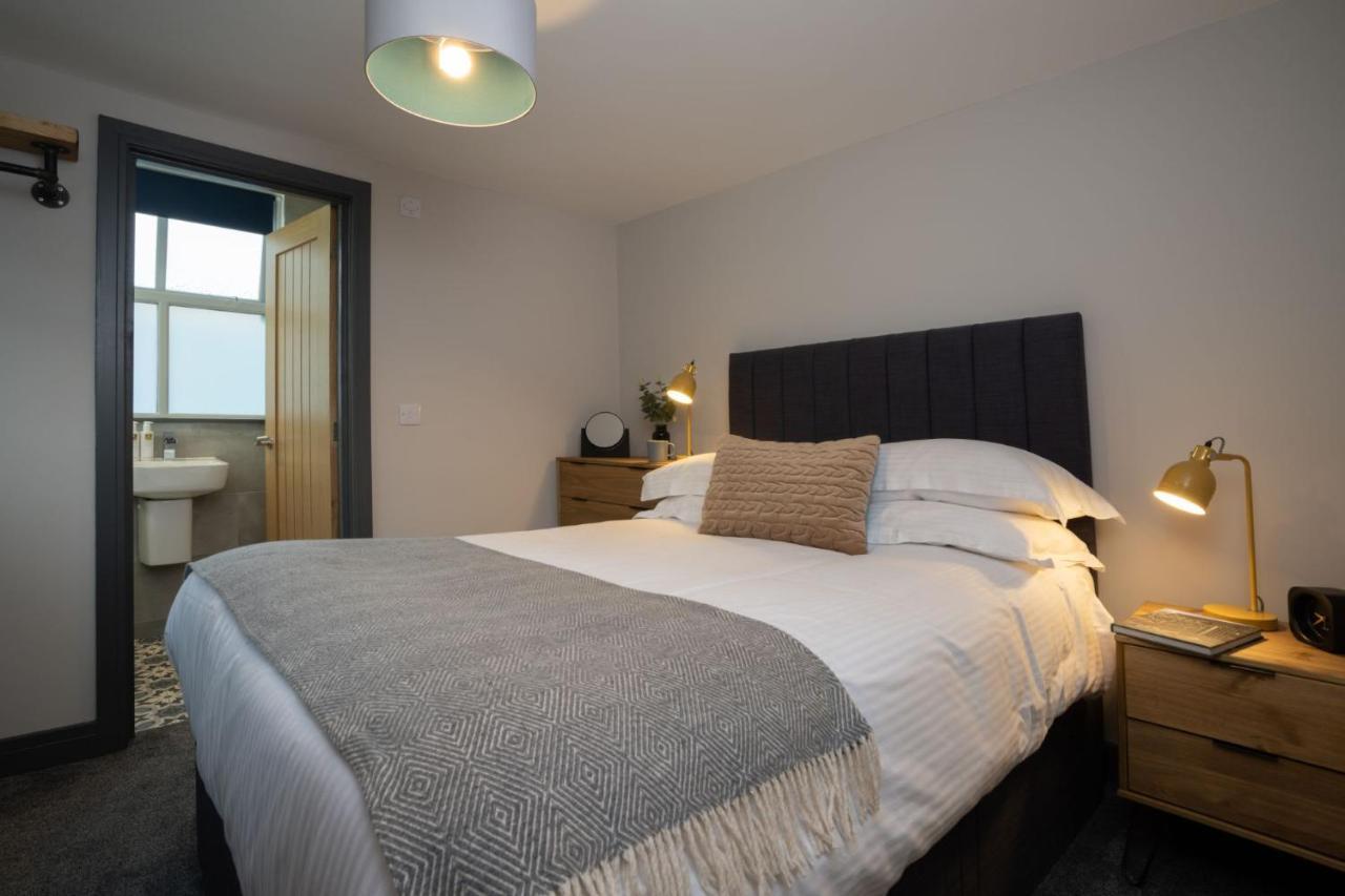 Spacious - Contemporary 2Br Apartment - Central Ambleside - Parking Экстерьер фото