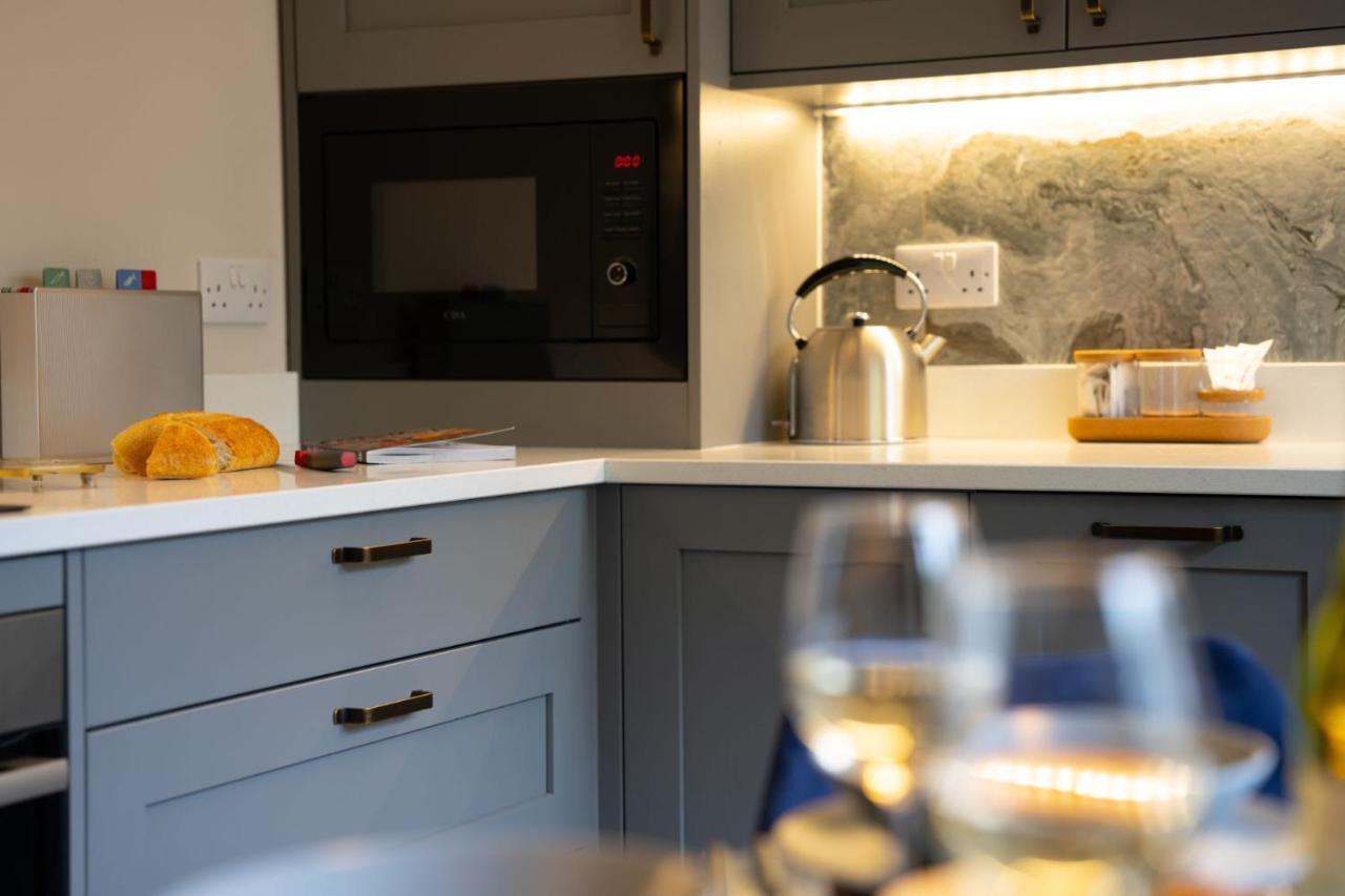 Spacious - Contemporary 2Br Apartment - Central Ambleside - Parking Экстерьер фото