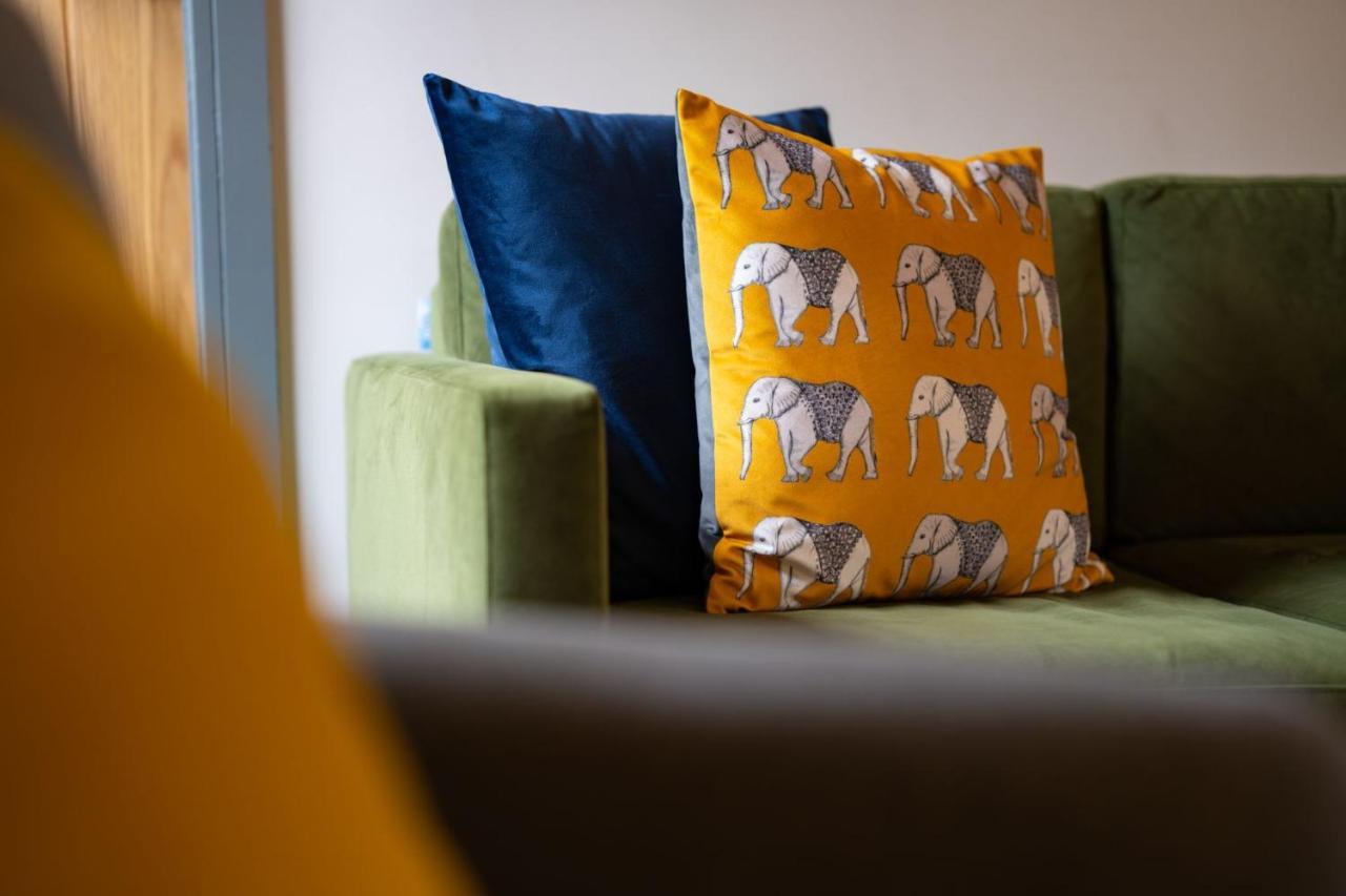 Spacious - Contemporary 2Br Apartment - Central Ambleside - Parking Экстерьер фото