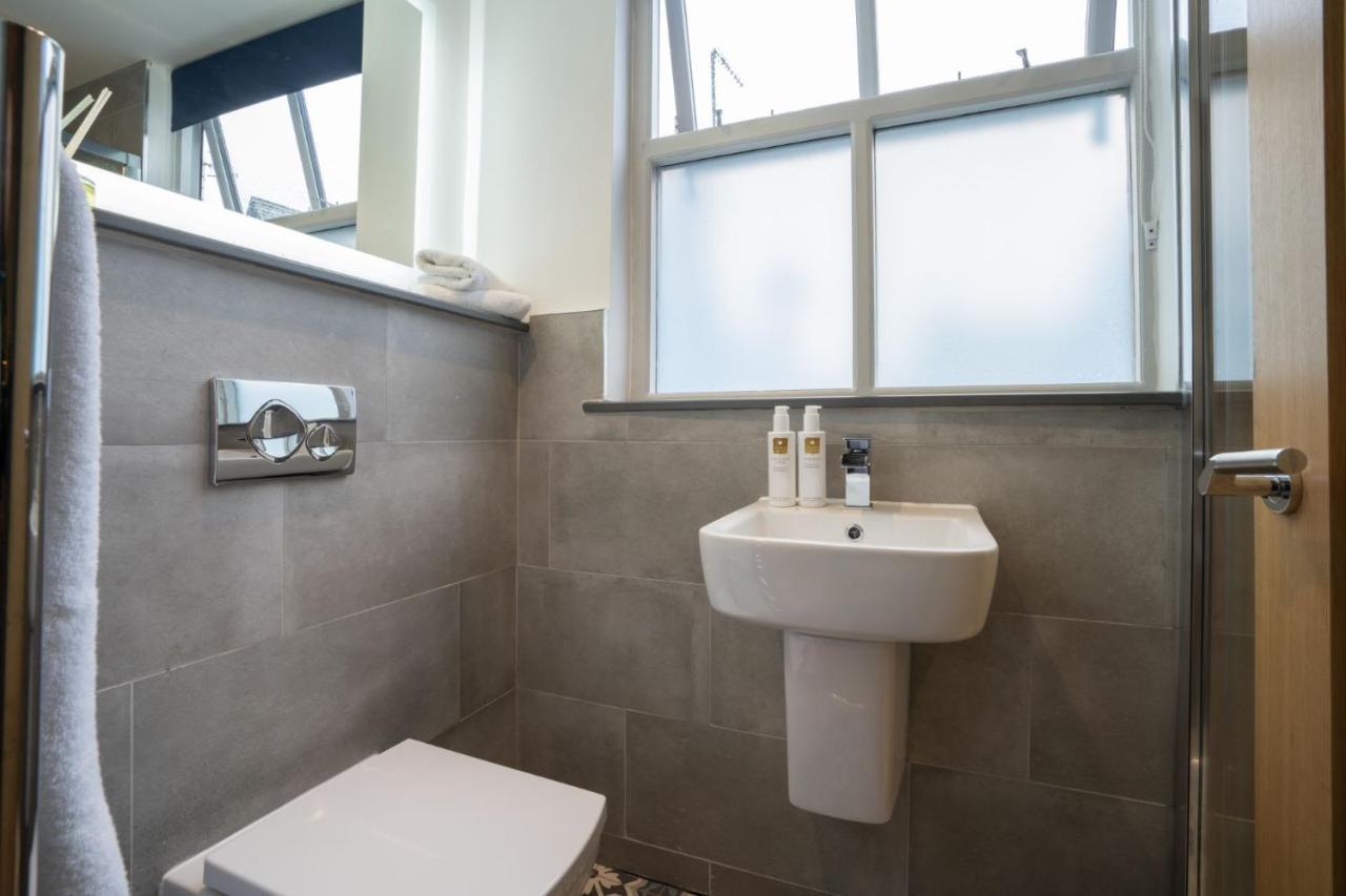 Spacious - Contemporary 2Br Apartment - Central Ambleside - Parking Экстерьер фото