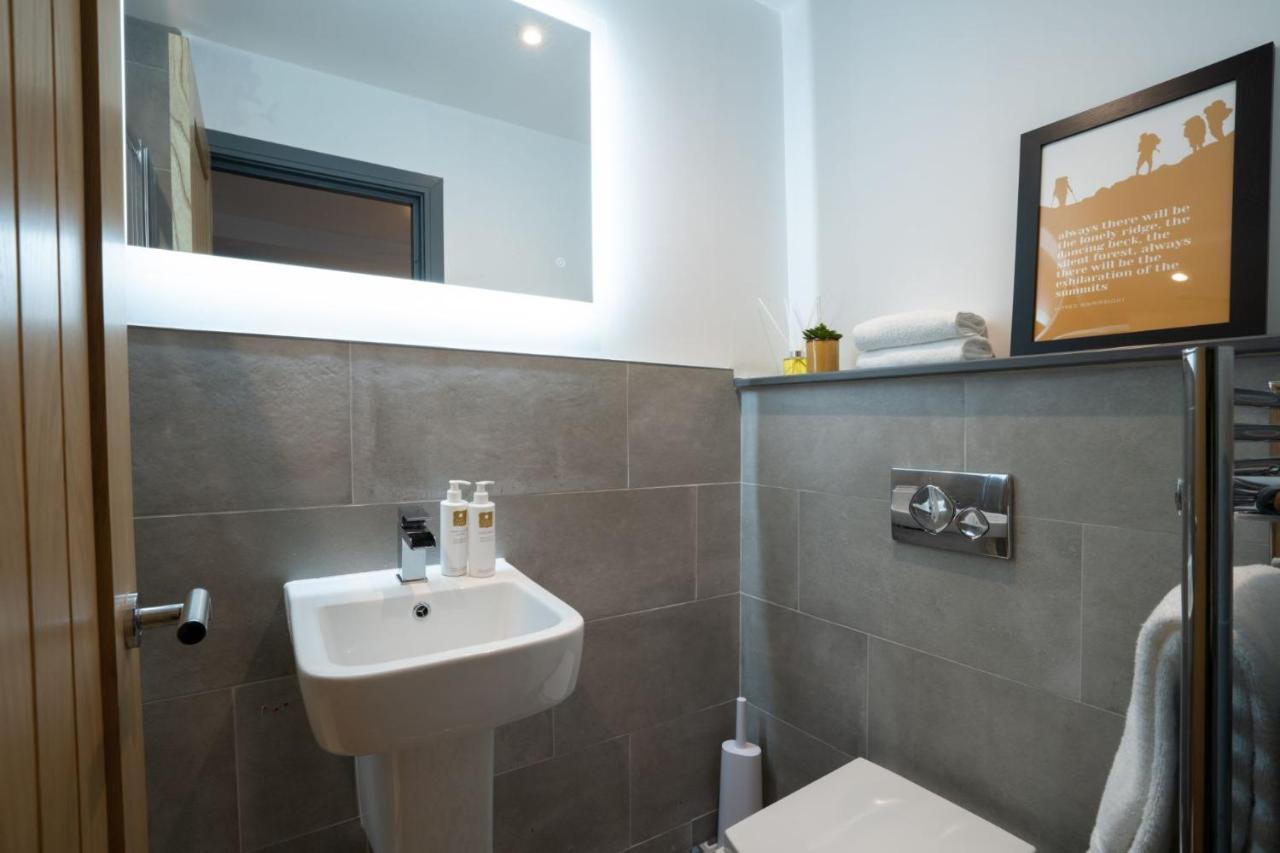 Spacious - Contemporary 2Br Apartment - Central Ambleside - Parking Экстерьер фото