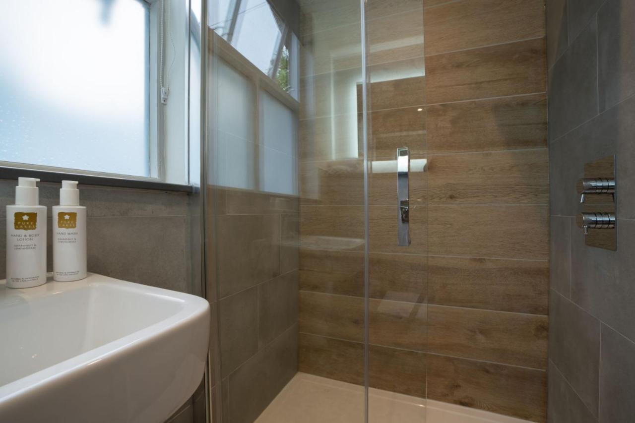 Spacious - Contemporary 2Br Apartment - Central Ambleside - Parking Экстерьер фото