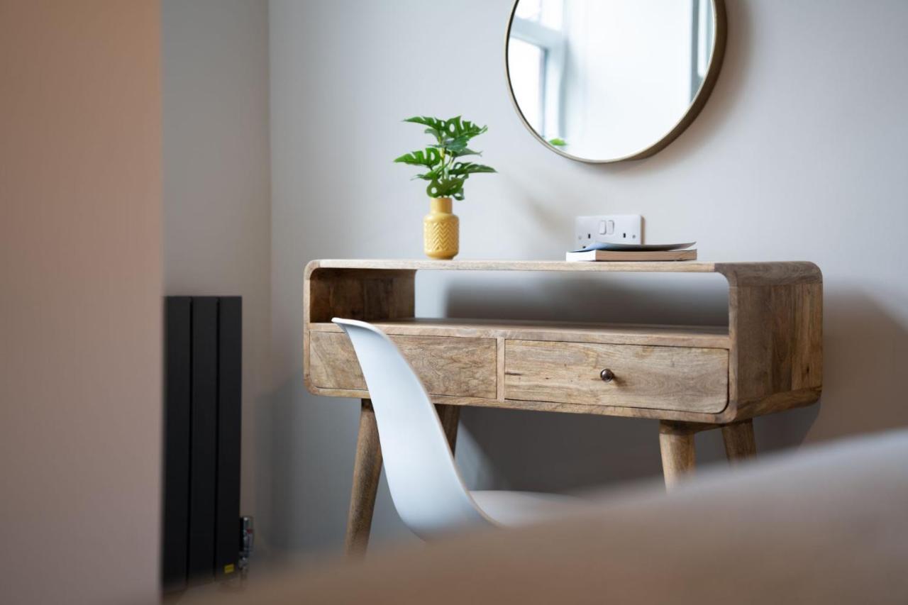 Spacious - Contemporary 2Br Apartment - Central Ambleside - Parking Экстерьер фото