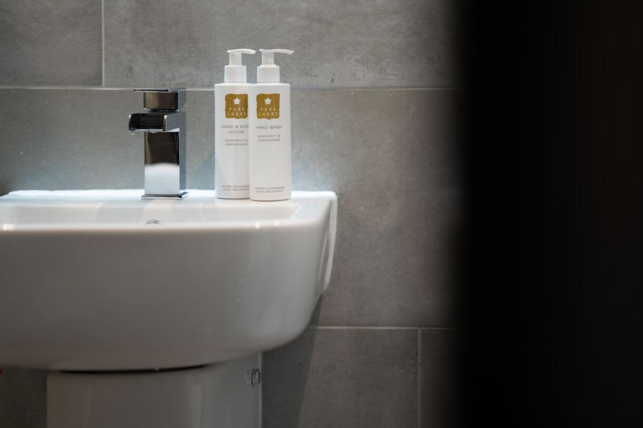 Spacious - Contemporary 2Br Apartment - Central Ambleside - Parking Экстерьер фото